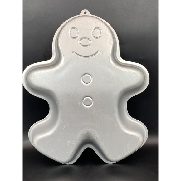 Vintage 3D Wilton Aluminum Cake Pan 1985 Gingerbread Man 15" x 12" - Picture 1 of 8